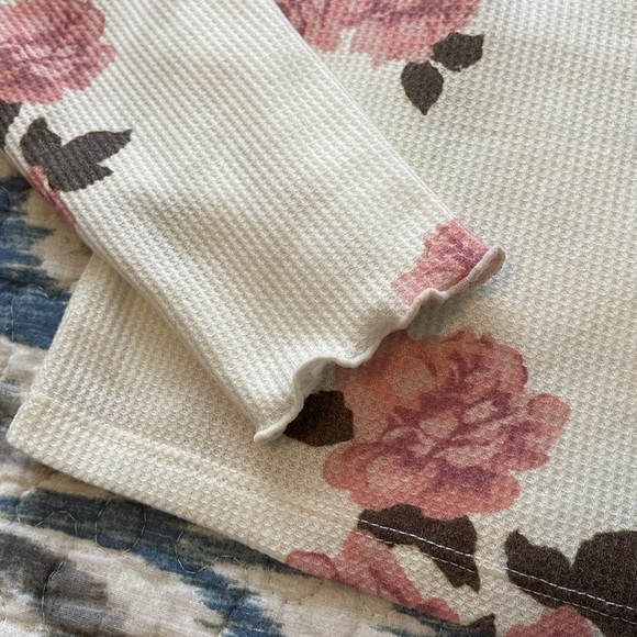 💕Super Cute Wafered Long Sleeved Crop Tope with Roses Retro colors💕 - Picture 9 of 11